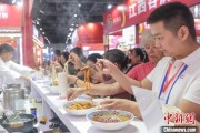 ai算命“嗦粉”经济火热 中国多地“食力”出圈