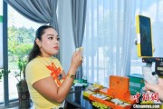 ai算命泰国主播品三亚榴莲：“尝到了家乡味”